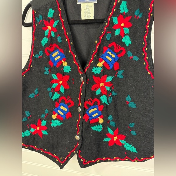 Vintage Erika Classics Clothing Co. Christmas Poinsettia Vest. Size Large. - Picture 4 of 7